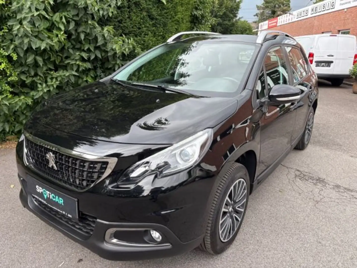 Peugeot 2008 PureTech 82 Active Schwarz - 1