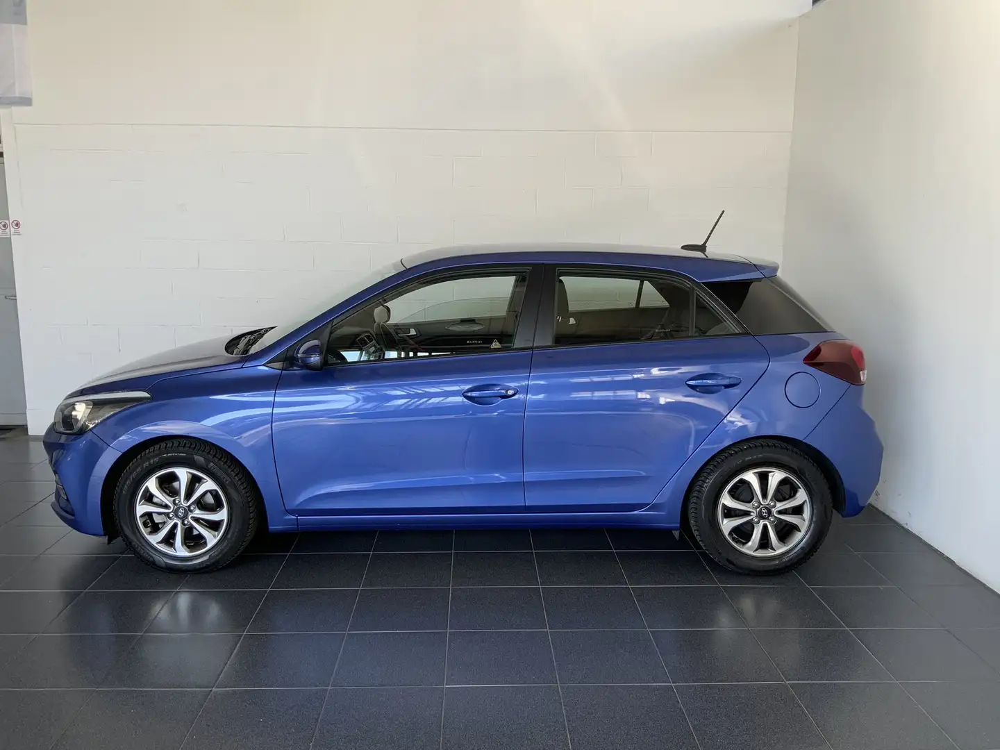 Hyundai i20 5 porte 1.2 mpi econext 73cv connectline Bleu - 2