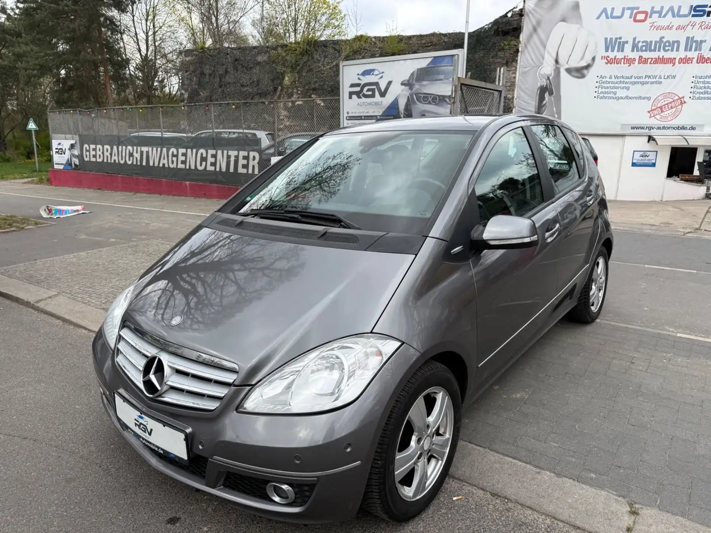 Mercedes-Benz A 180 A -Klasse A 180 Avantgarde *AUTOMOTIK *TÜV *AHK Grau - 1