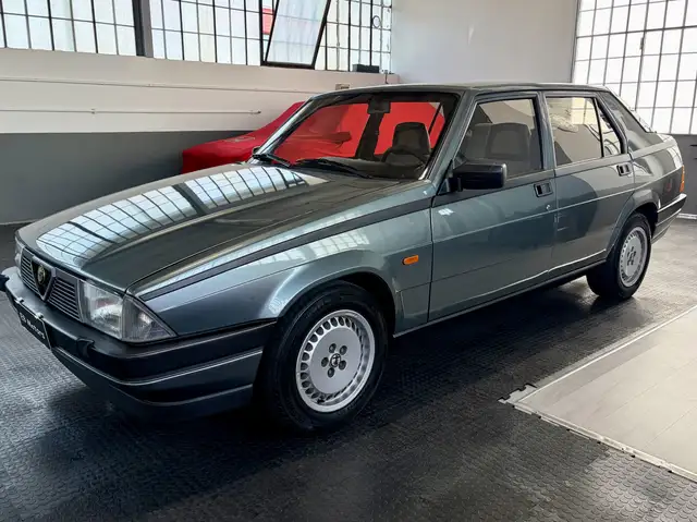 Alfa Romeo 75 75 2.5i V6 Quadrifoglio Verde
