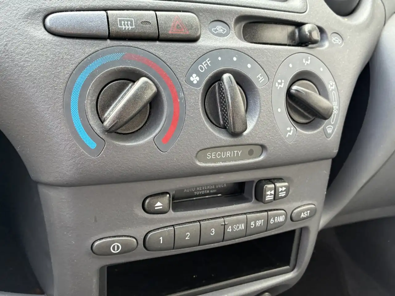 Toyota Yaris 1.0 3-deurs Terra | Stuurbekrachtiging | Trekhaak, foto 6