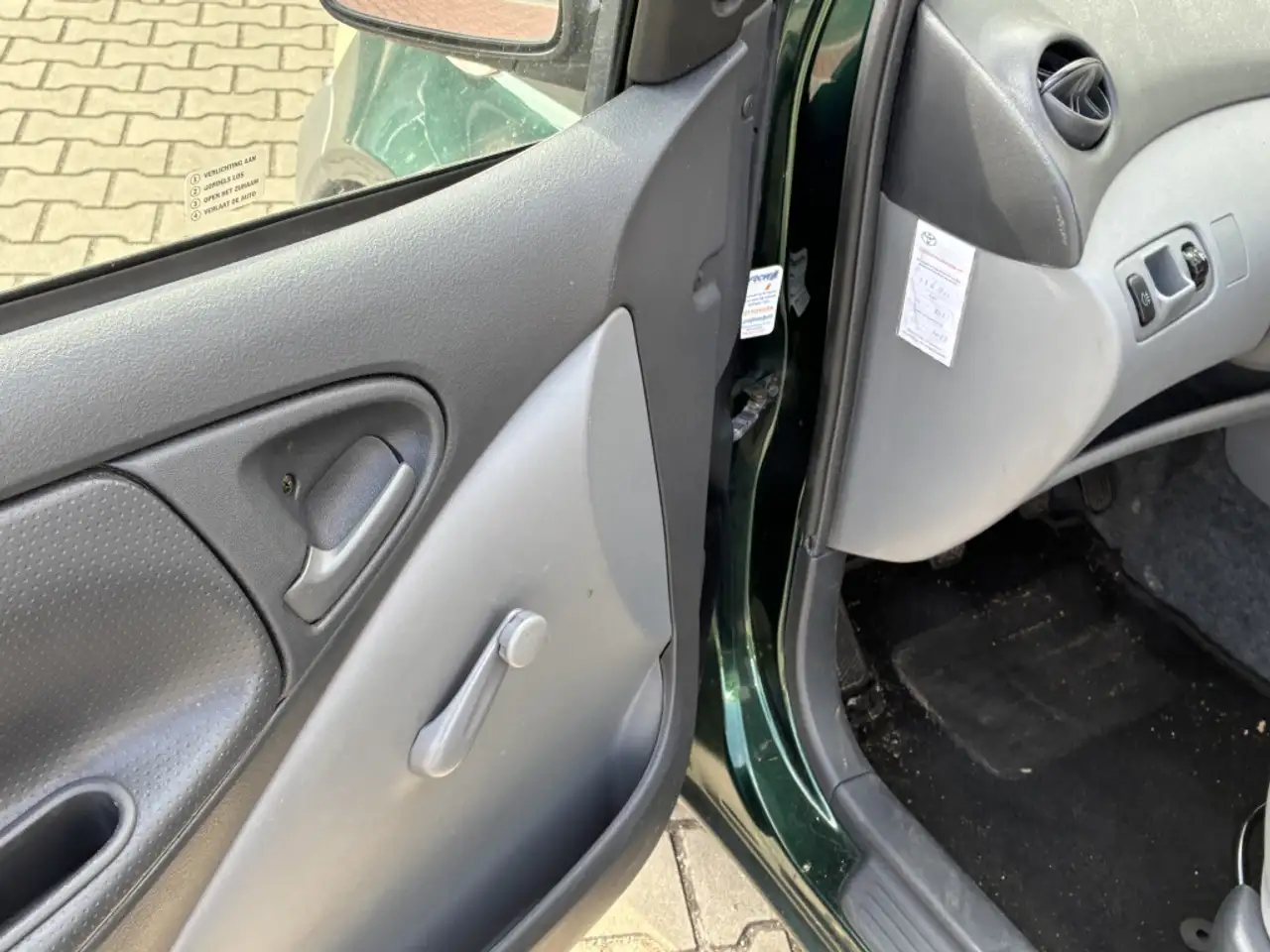 Toyota Yaris 1.0 3-deurs Terra | Stuurbekrachtiging | Trekhaak, foto 3