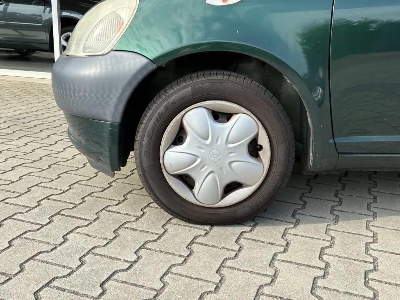 Toyota Yaris 1.0 3-deurs Terra | Stuurbekrachtiging | Trekhaak, foto 2