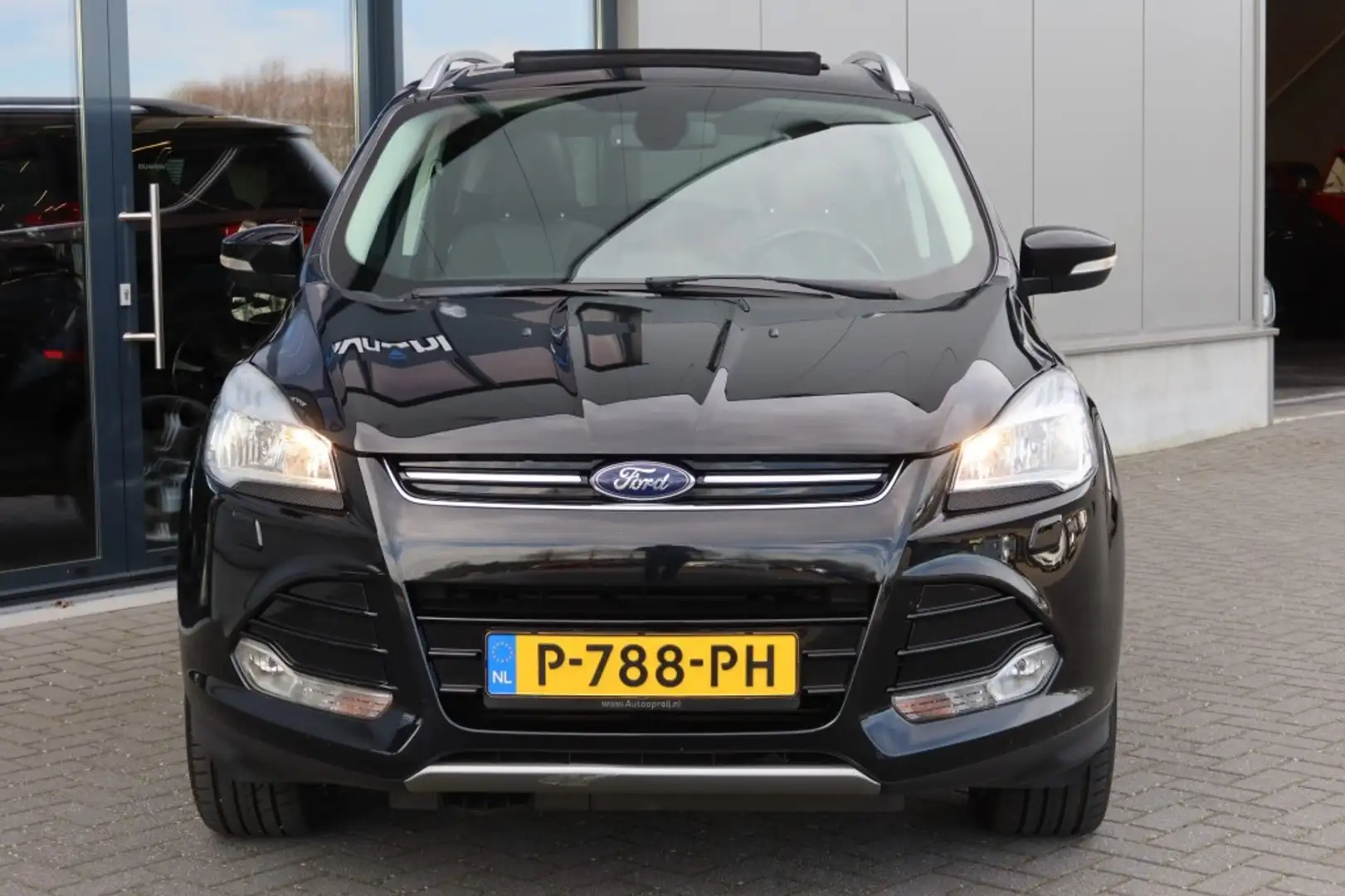 Ford Kuga 1.6 EcoBoost 150pk  Titanium Plus ST-Line Panorama Zwart - 2