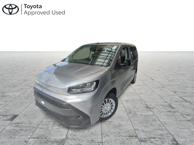 TOYOTA Verso