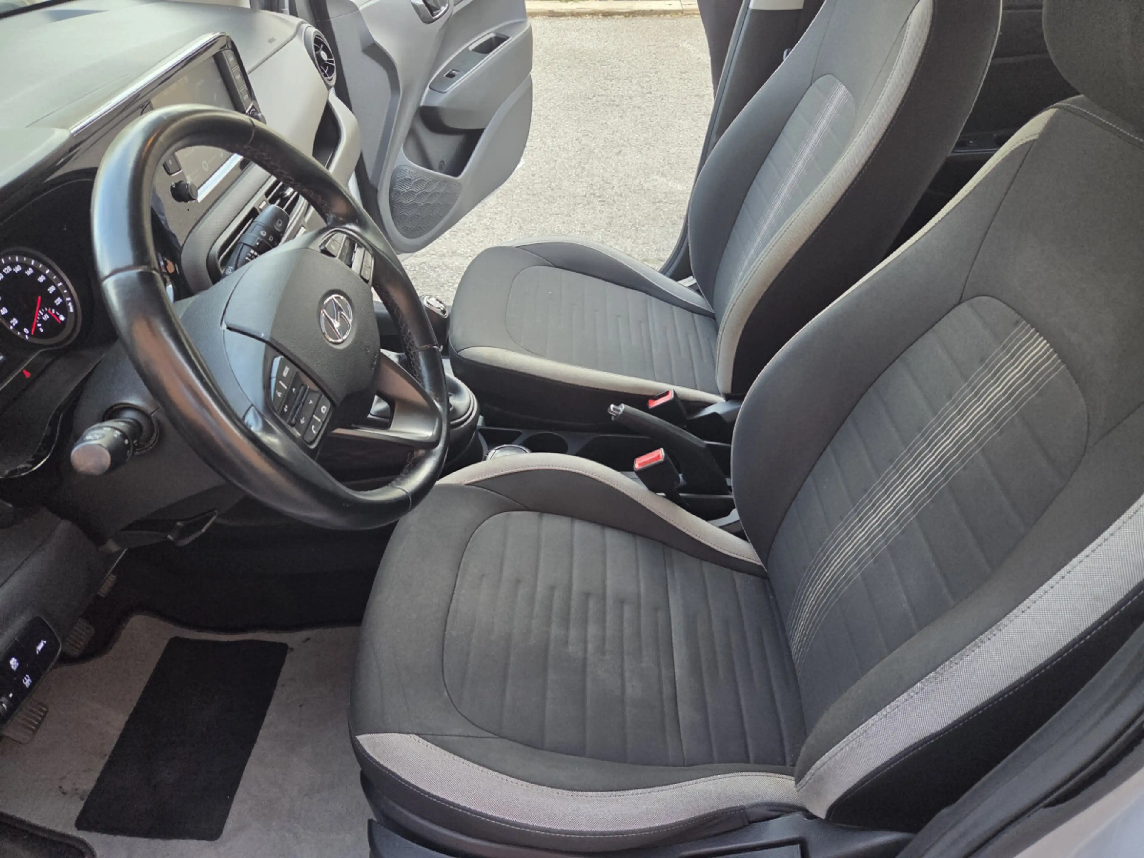 Hyundai i10 1.0 68CV AM2021 (Garantie 12 mois) — photo 11
