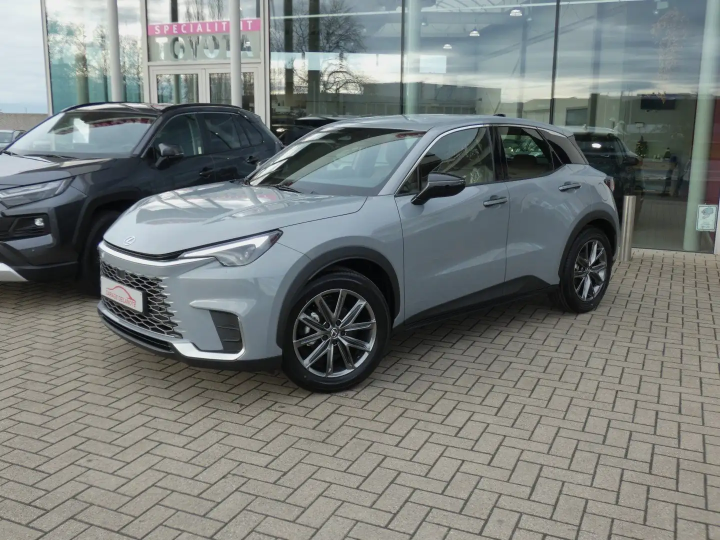 Lexus LBX Hybrid Elegant +LEDER+Elektrische koffer+GSM lader Grijs - 2