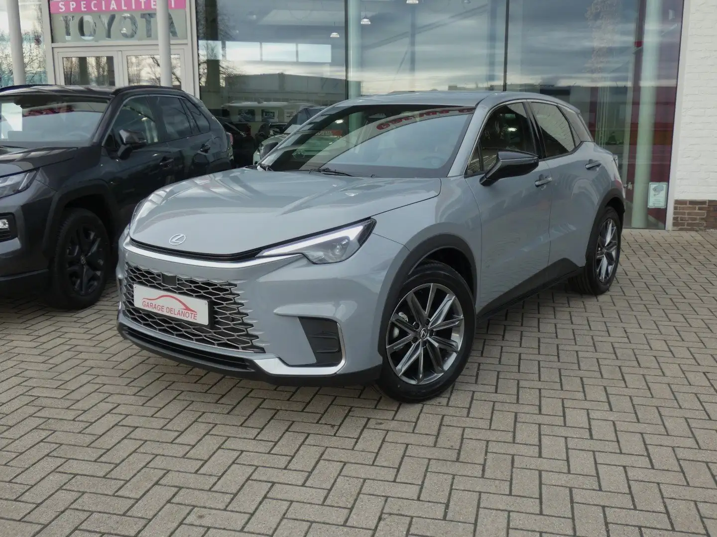 Lexus LBX Hybrid Elegant +LEDER+Elektrische koffer+GSM lader Grijs - 1