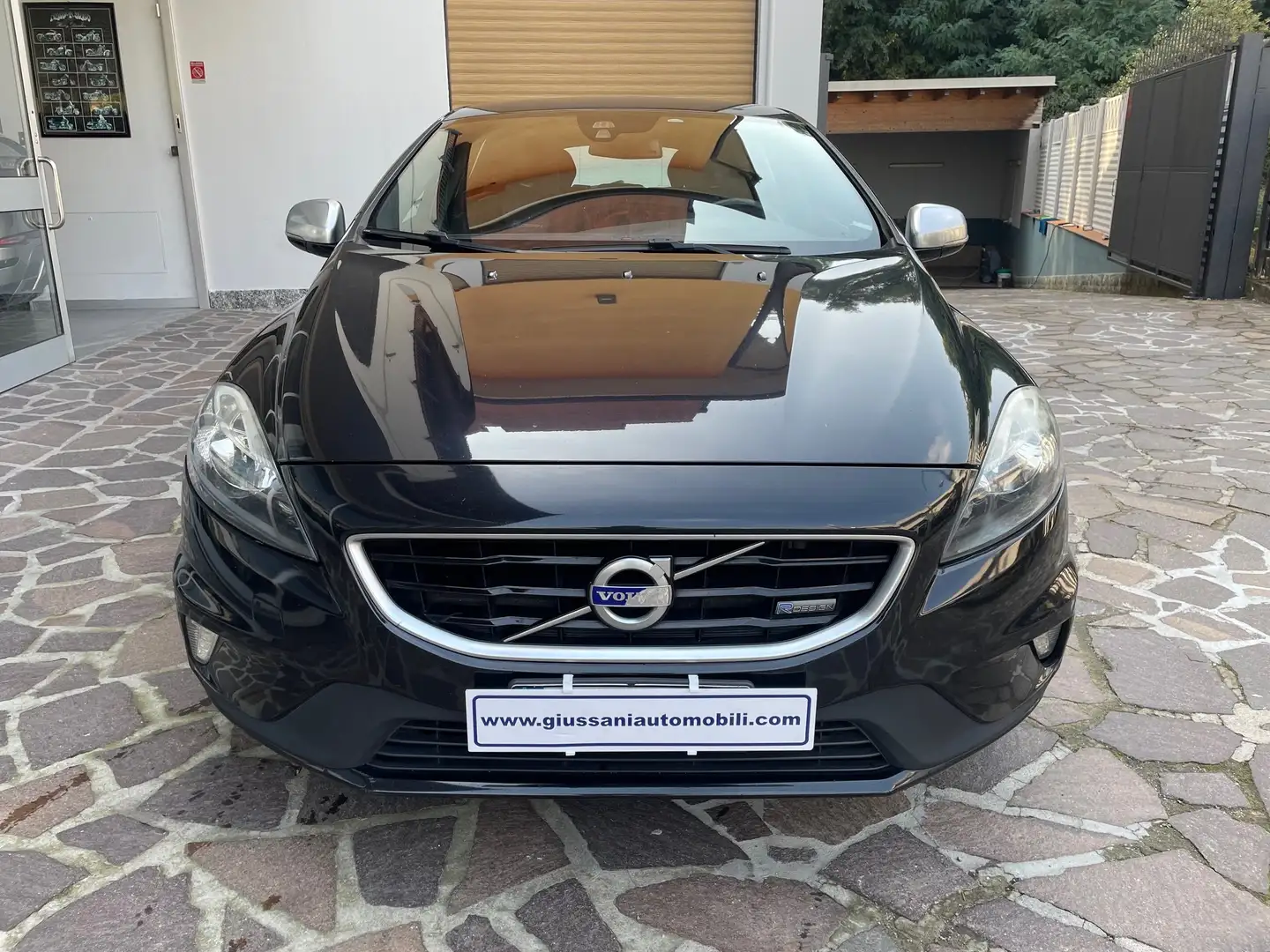 Volvo V40 2.0 d3 R-design Momentum UNICO PROPRIETARIO Nero - 2