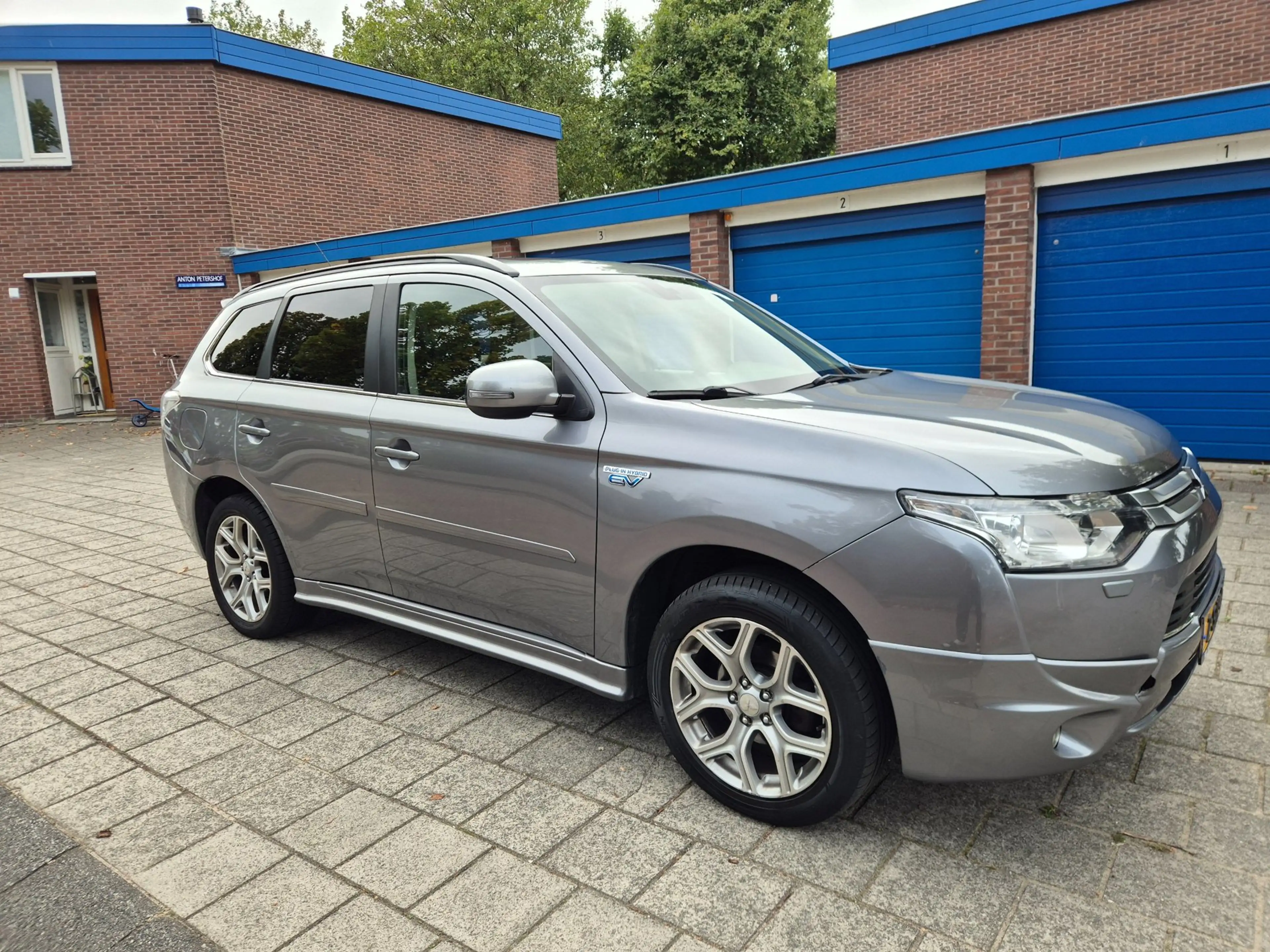 Mitsubishi Outlander 2.0 PHEV instyle+ — photo 4