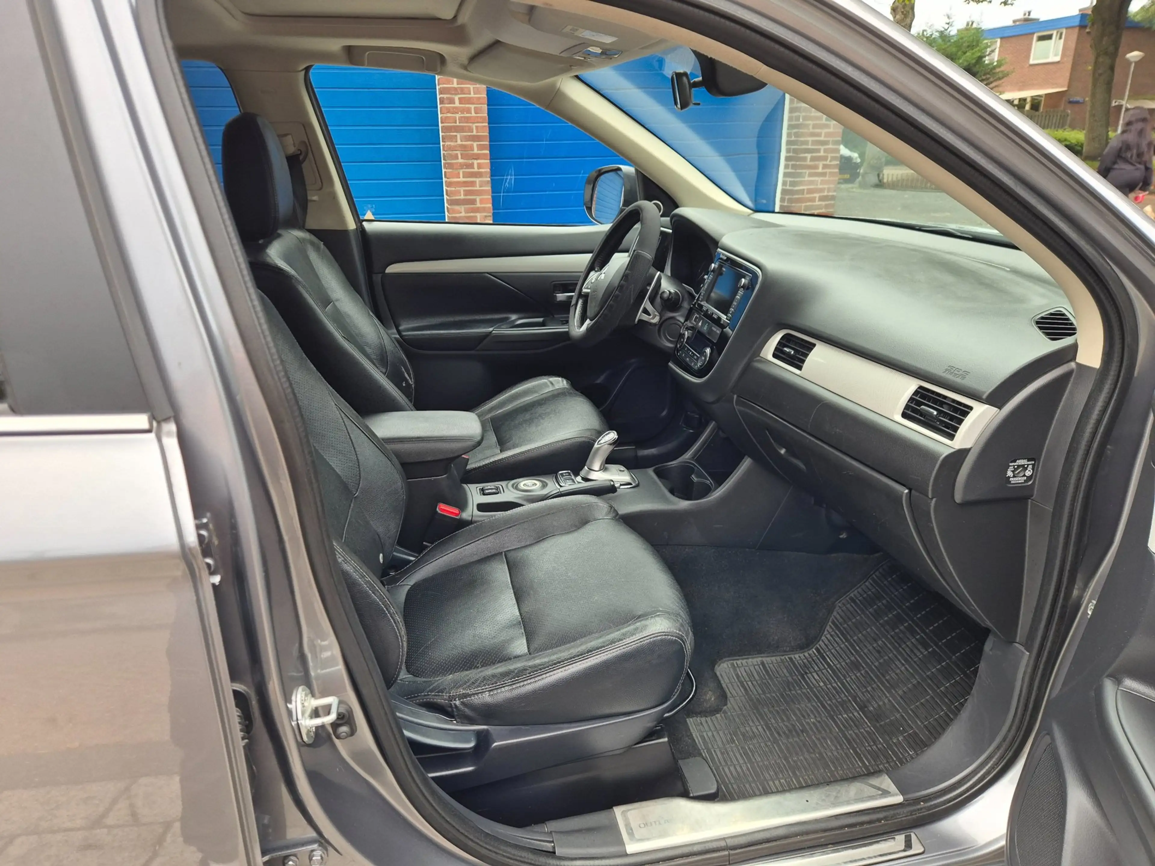 Mitsubishi Outlander 2.0 PHEV instyle+ — photo 2