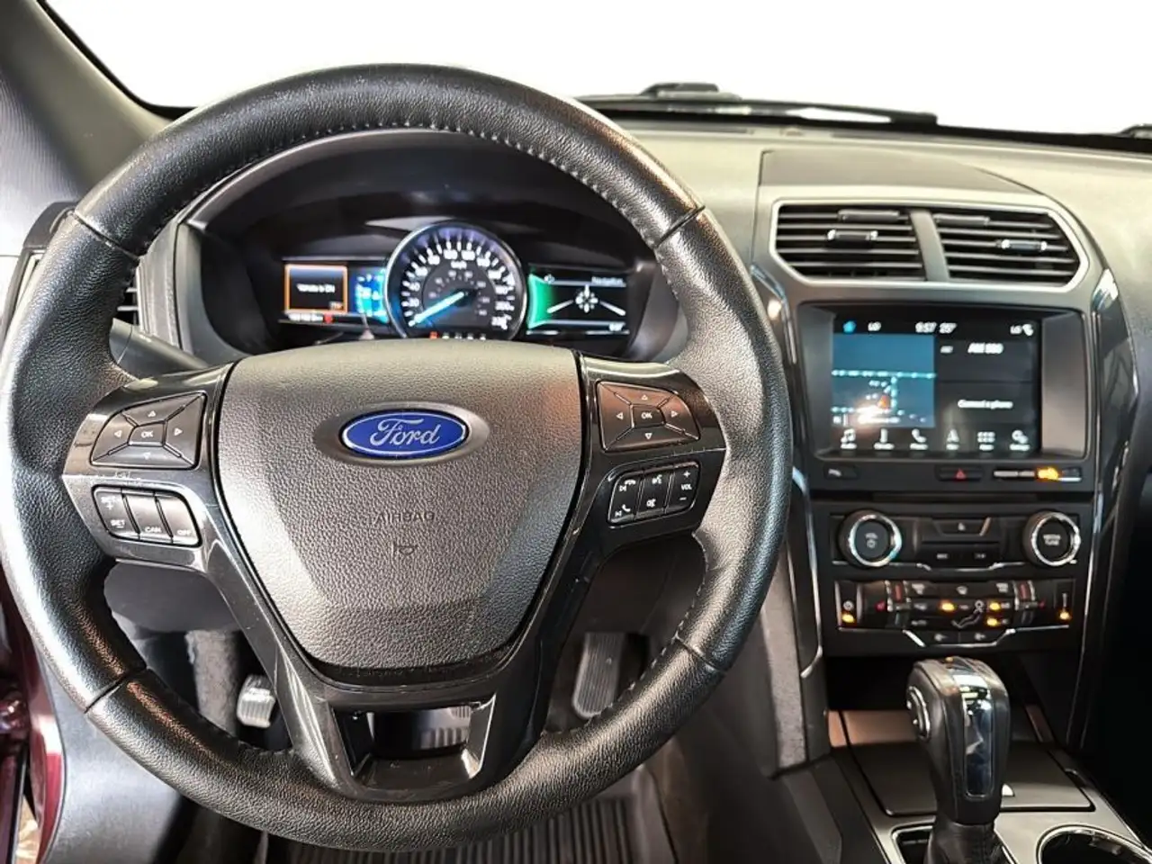 Ford Explorer photo Ford Explorer
