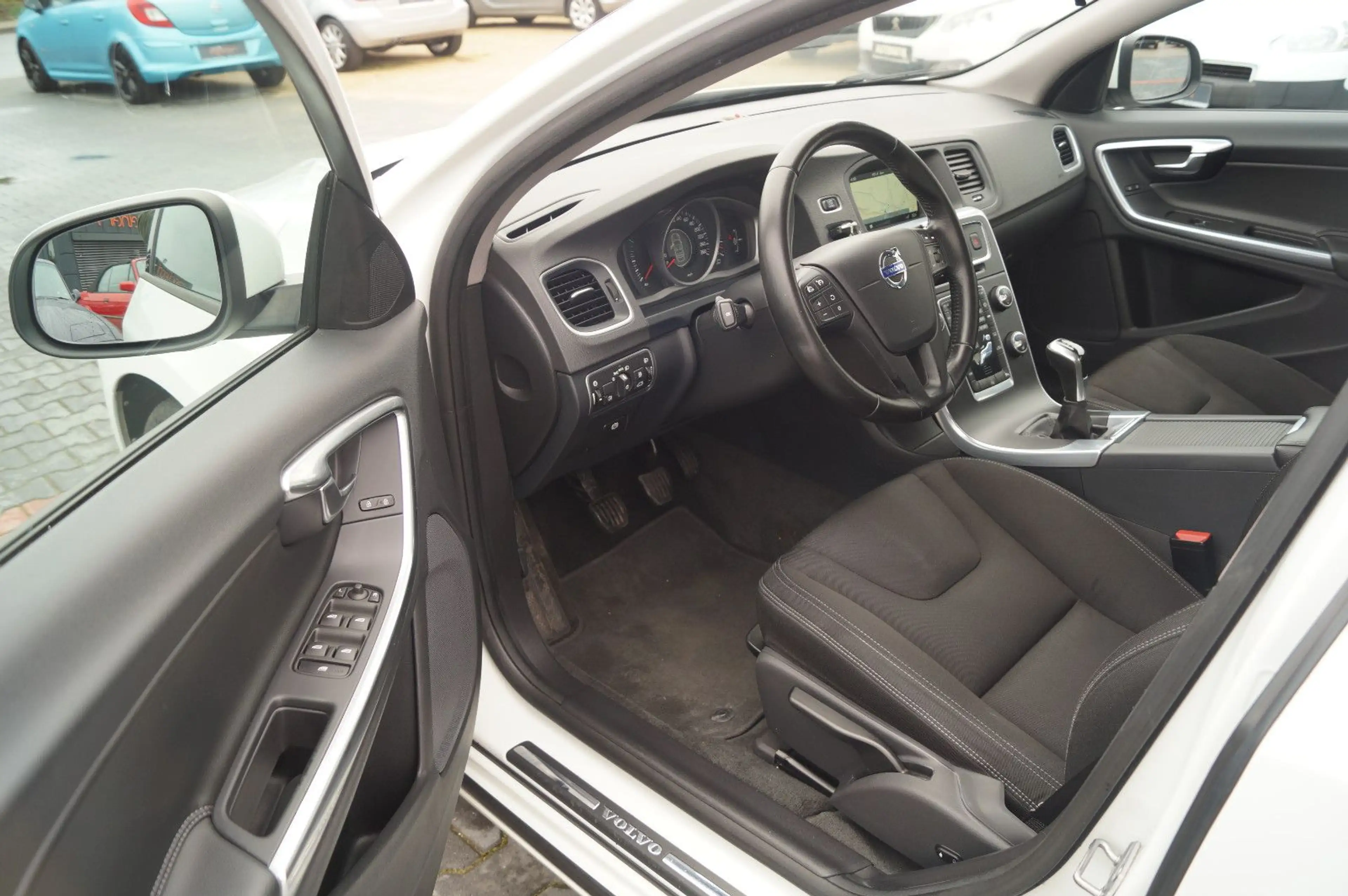 Volvo S60 Linje Business Navi kamera Tempomat Euro 6 — photo 14