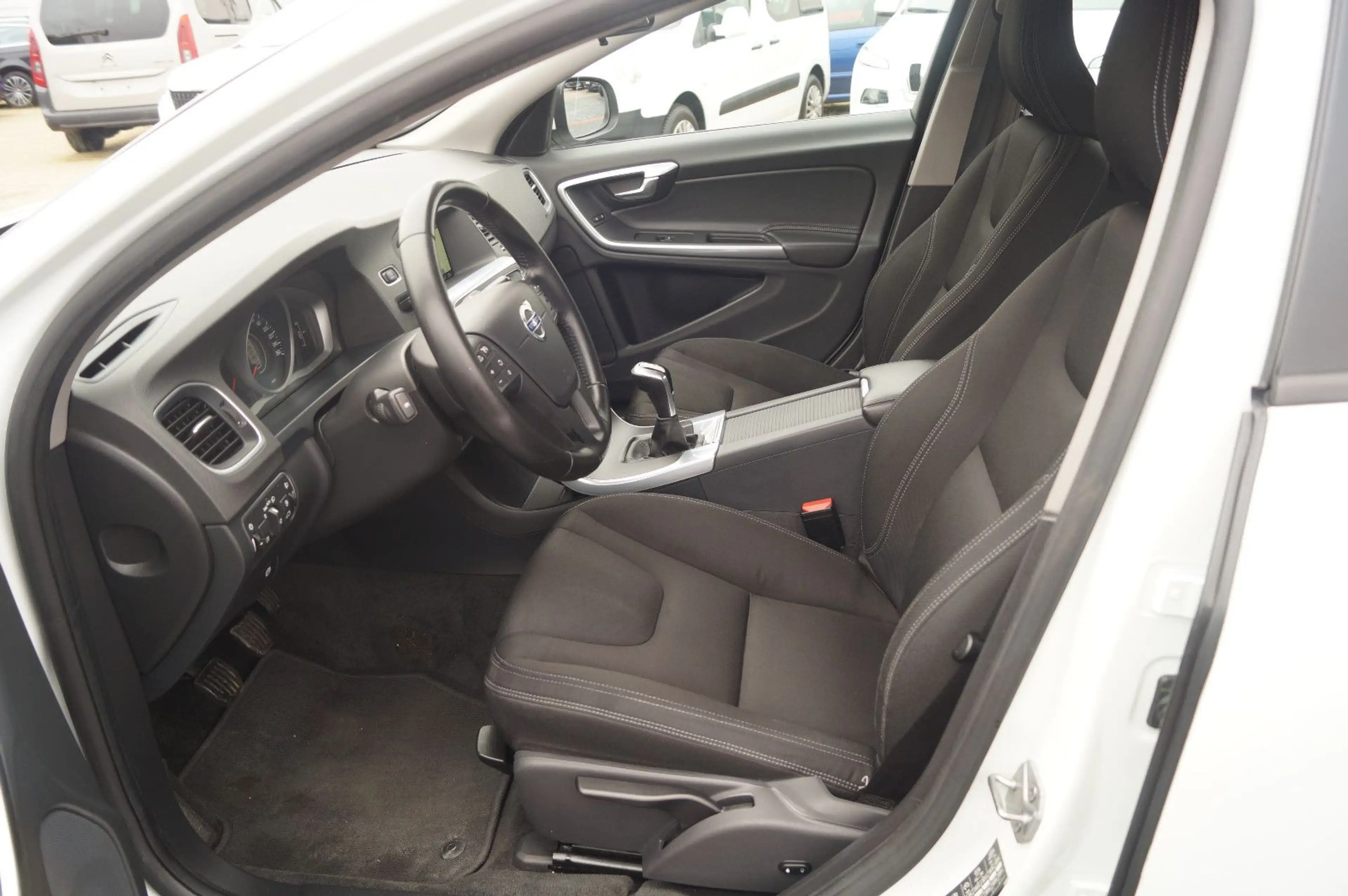 Volvo S60 Linje Business Navi kamera Tempomat Euro 6 — photo 15