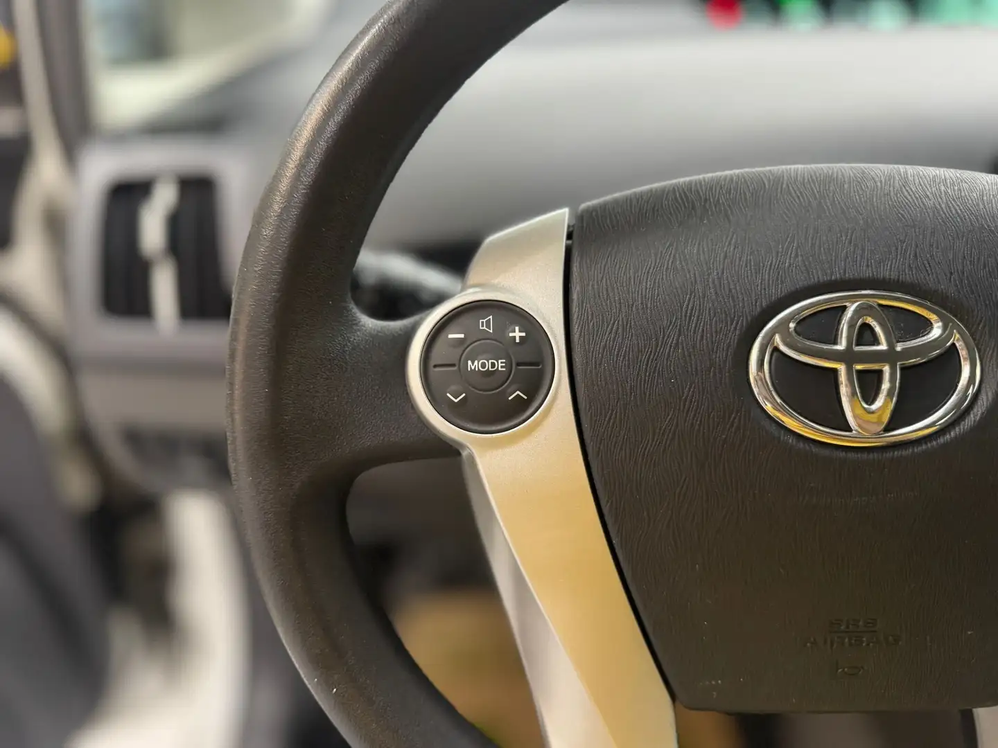Toyota Prius (Hybrid) - 1