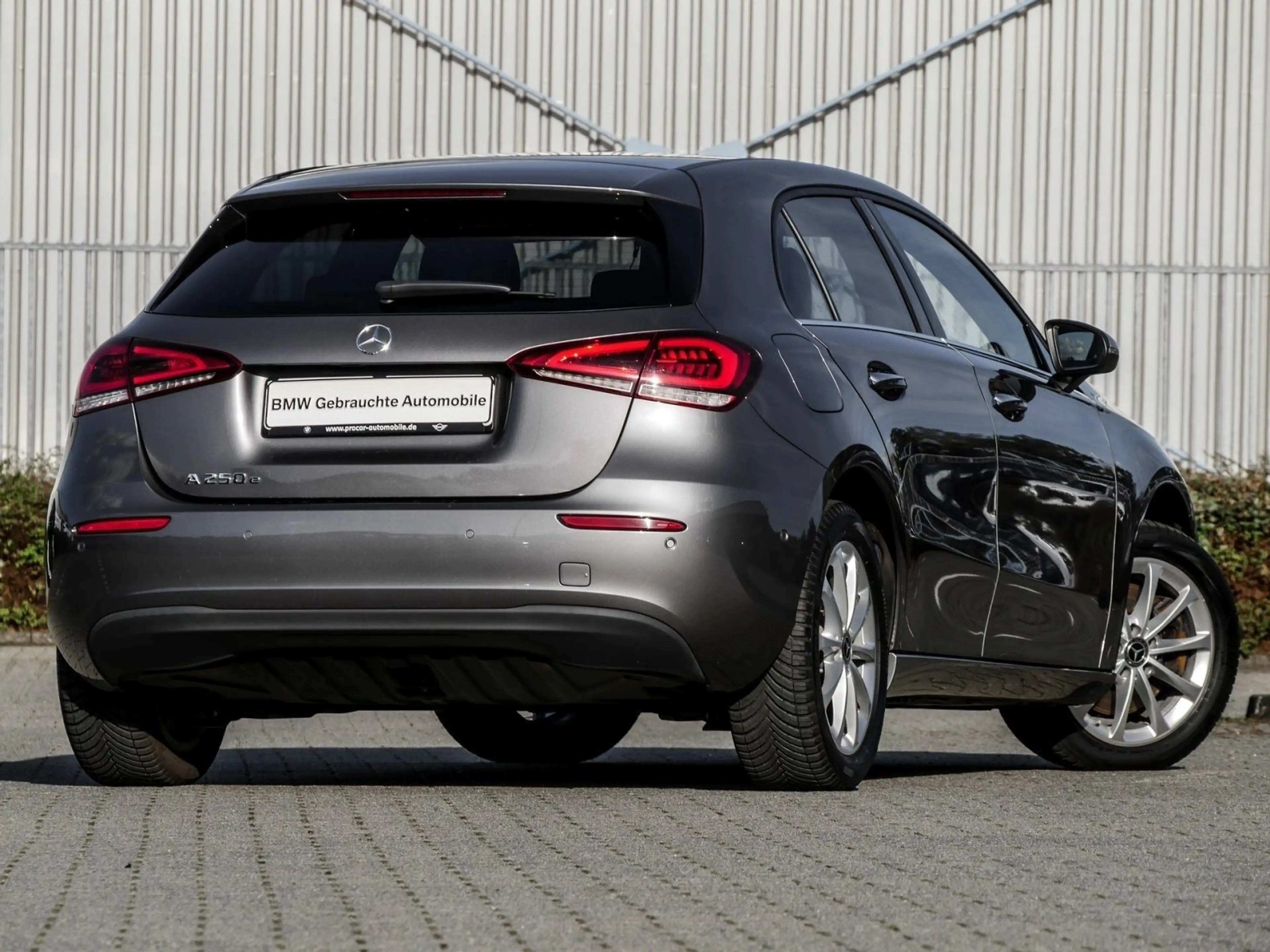 Mercedes-Benz A 250 e PANO ACC RFK NAVI LED Sound Syst. DAB LM — photo 2