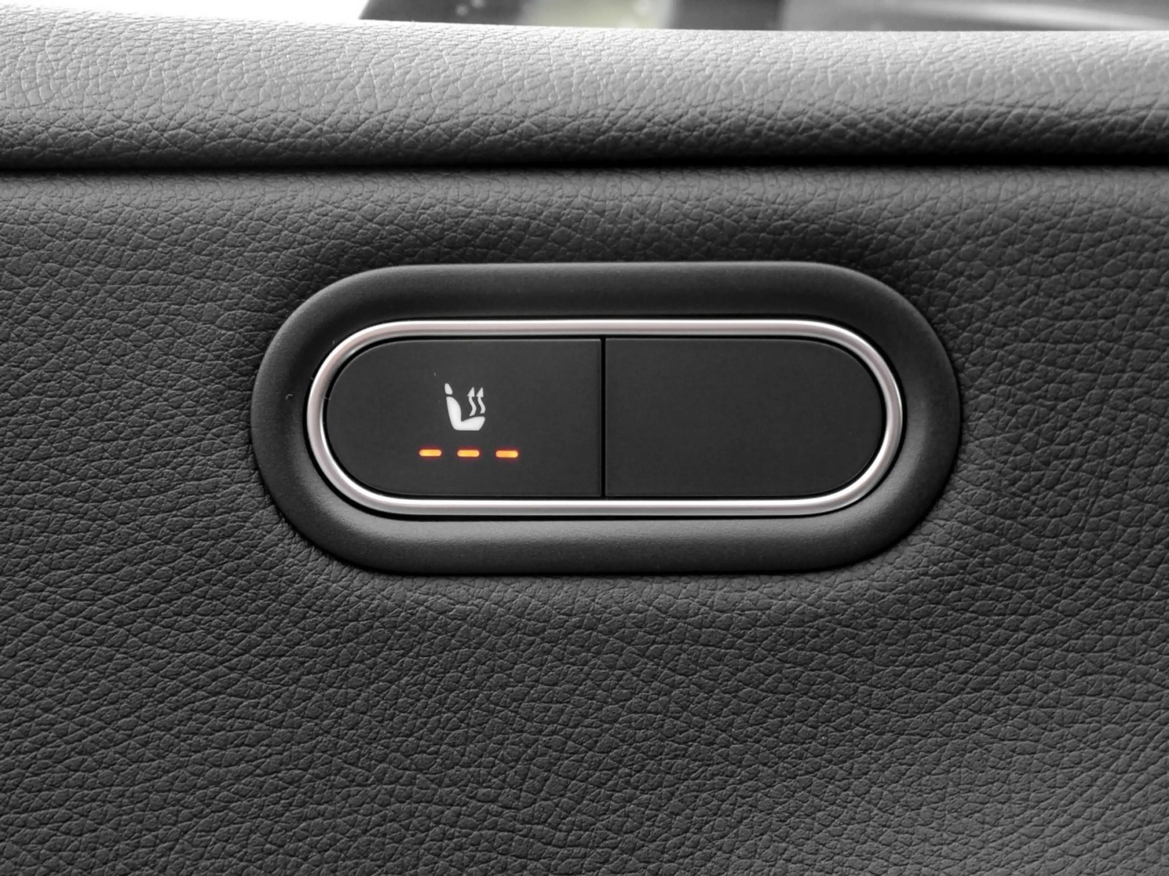 Mercedes-Benz A 250 e PANO ACC RFK NAVI LED Sound Syst. DAB LM — photo 14