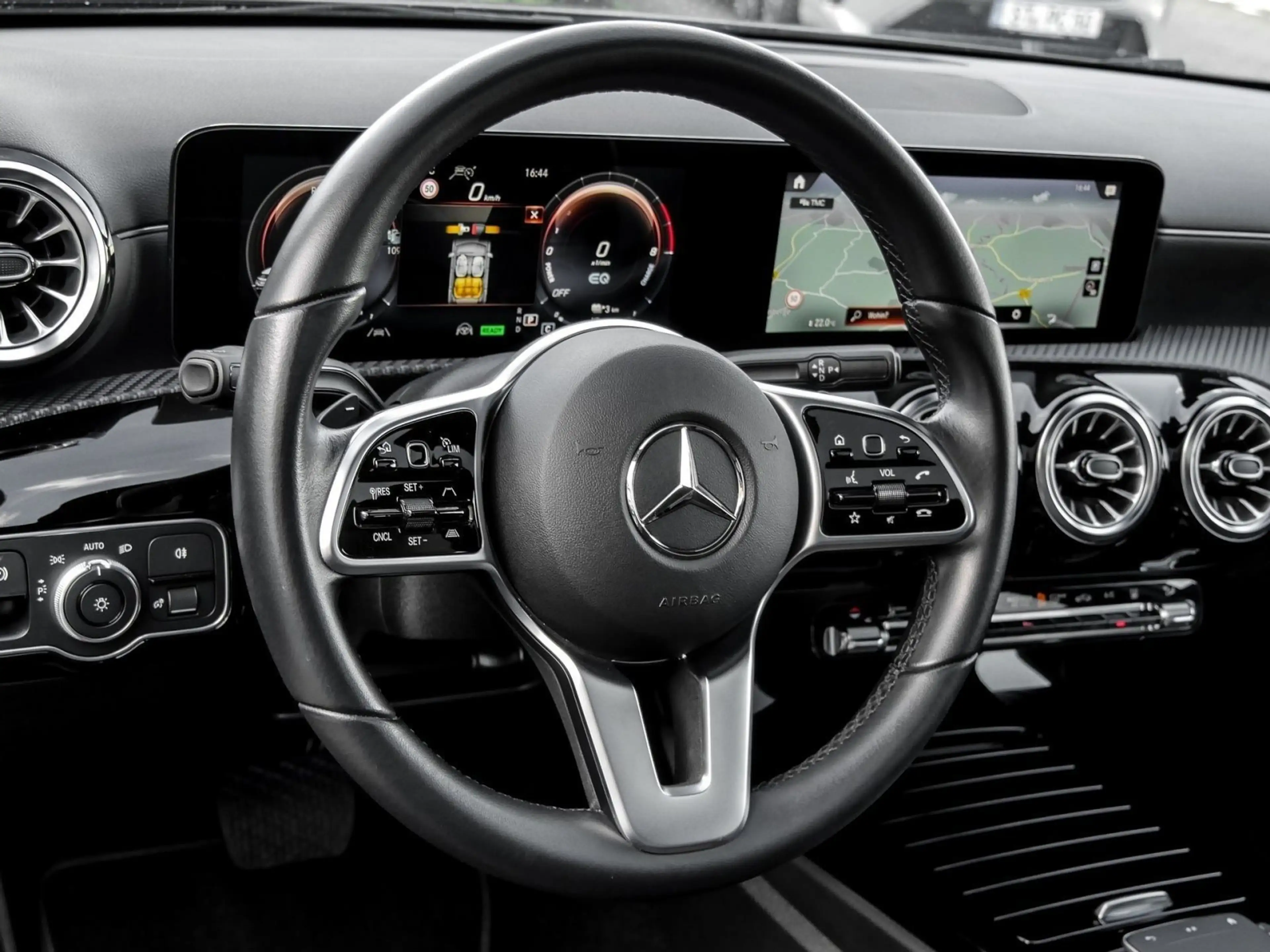 Mercedes-Benz A 250 e PANO ACC RFK NAVI LED Sound Syst. DAB LM — photo 8