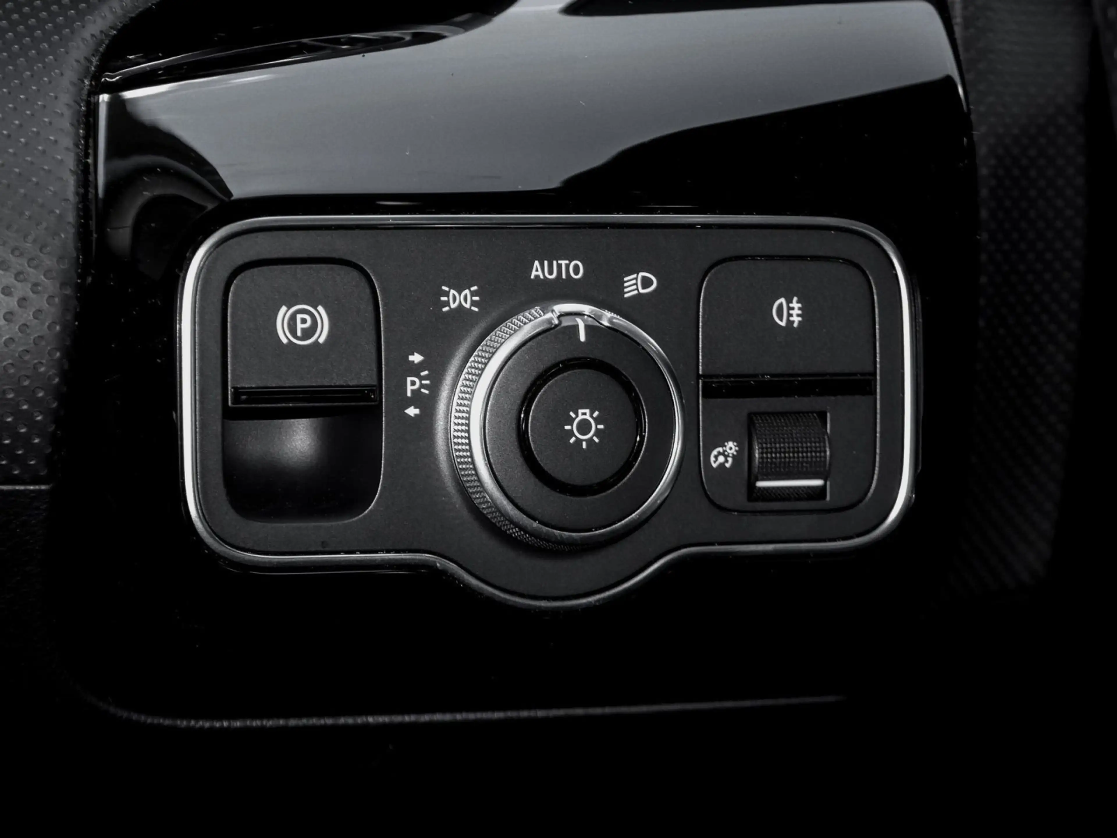 Mercedes-Benz A 250 e PANO ACC RFK NAVI LED Sound Syst. DAB LM — photo 15