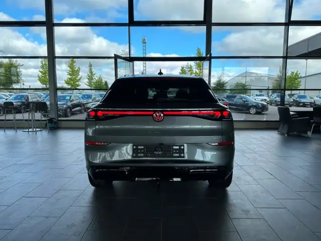 Volkswagen T-Roc view 7
