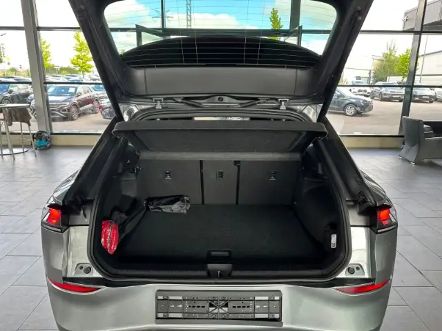 Volkswagen T-Roc view 10