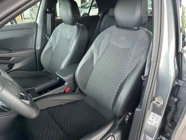 Volkswagen T-Roc view 13