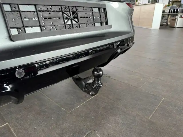 Volkswagen T-Roc view 11