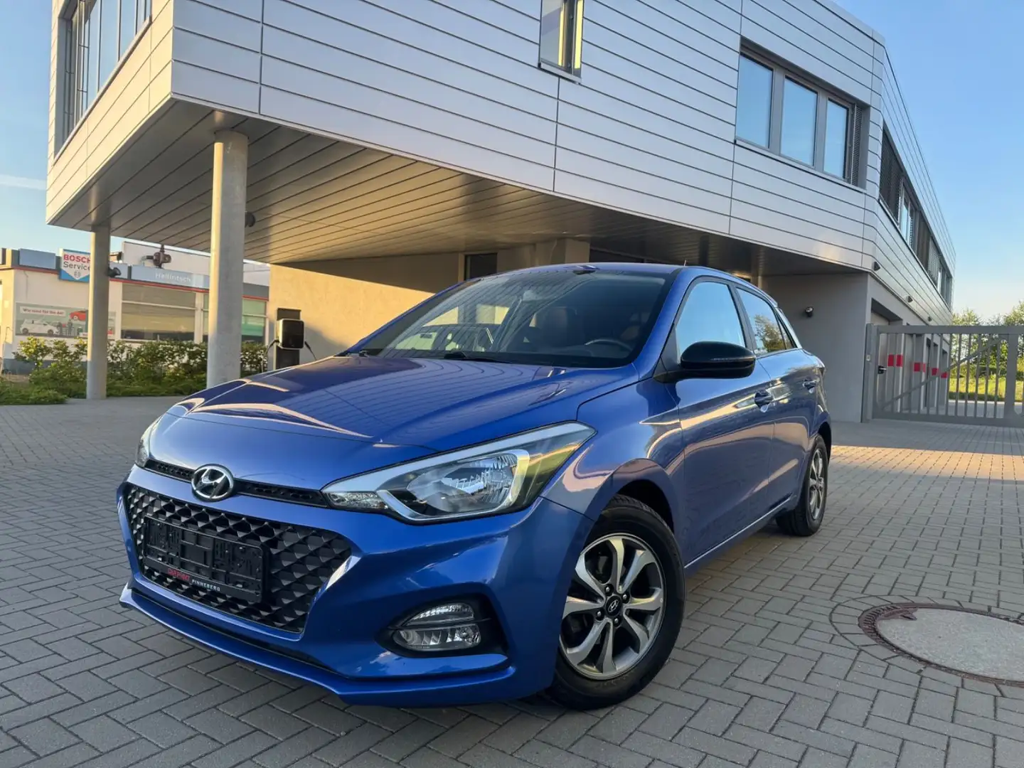 Hyundai i20 YES! RÜCKKAMERA SITZ/LENKRADHEIZUNG TEMPOMAT Bleu - 1