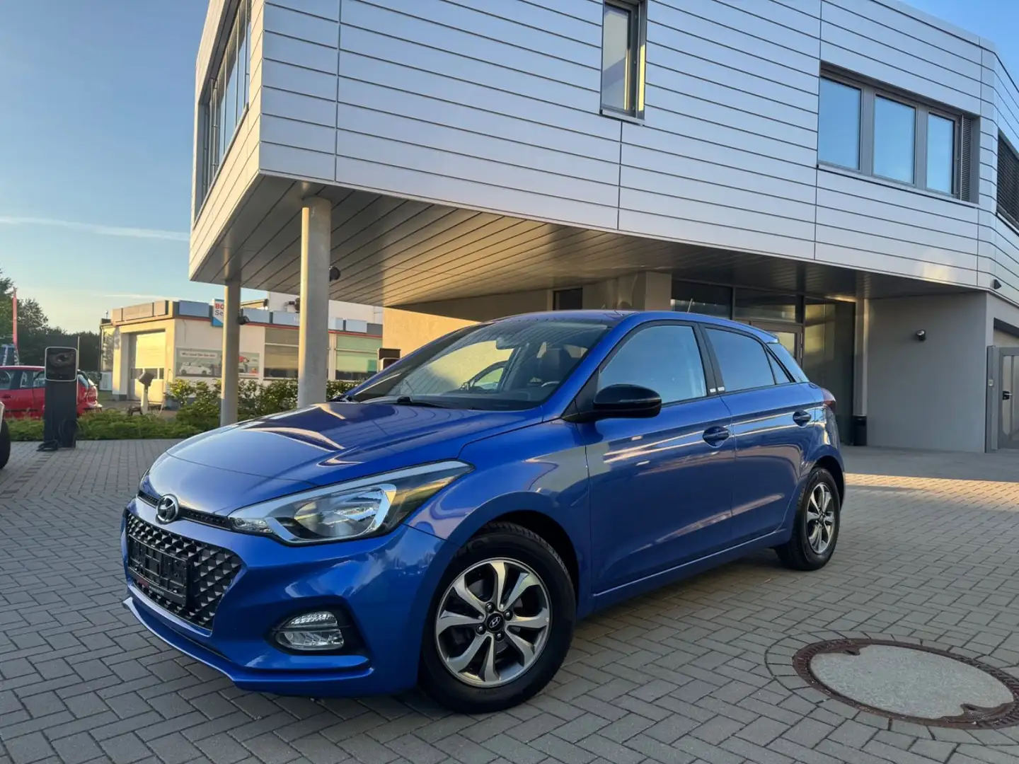 Hyundai i20 YES! RÜCKKAMERA SITZ/LENKRADHEIZUNG TEMPOMAT Bleu - 2