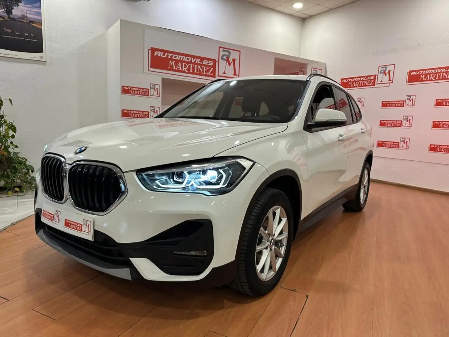 BMW X1 sDrive 16dA Blanc - 1