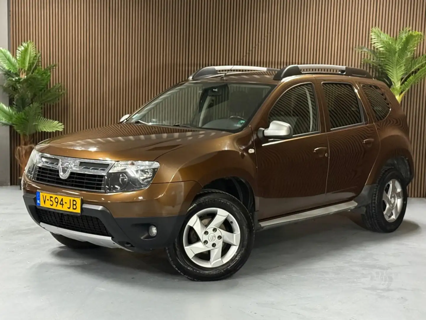 Dacia Duster . Bruin - 1
