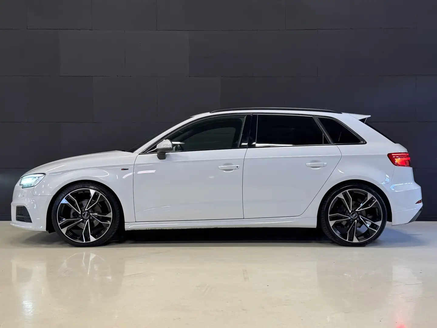 Audi A3 Sportback 35 TFSI CoD Sport 2x S-Line 150PK Automa Wit - 2