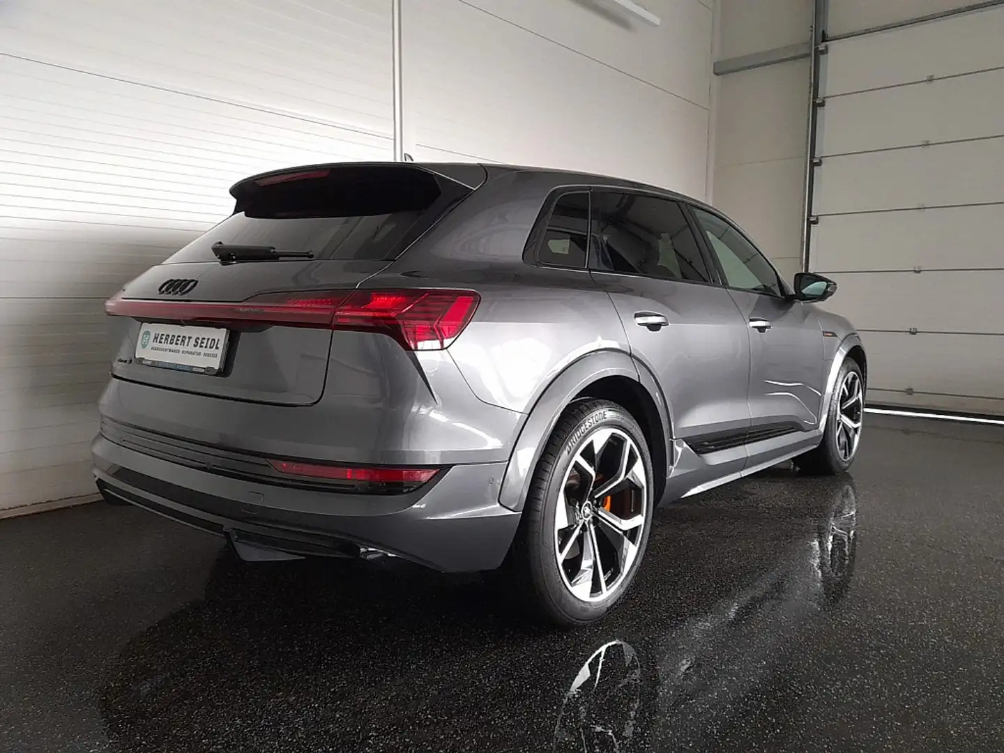 Audi e-tron 95 quattro S-LINE *NP: € 116.223,- / MATRIX-LED... Gris - 2