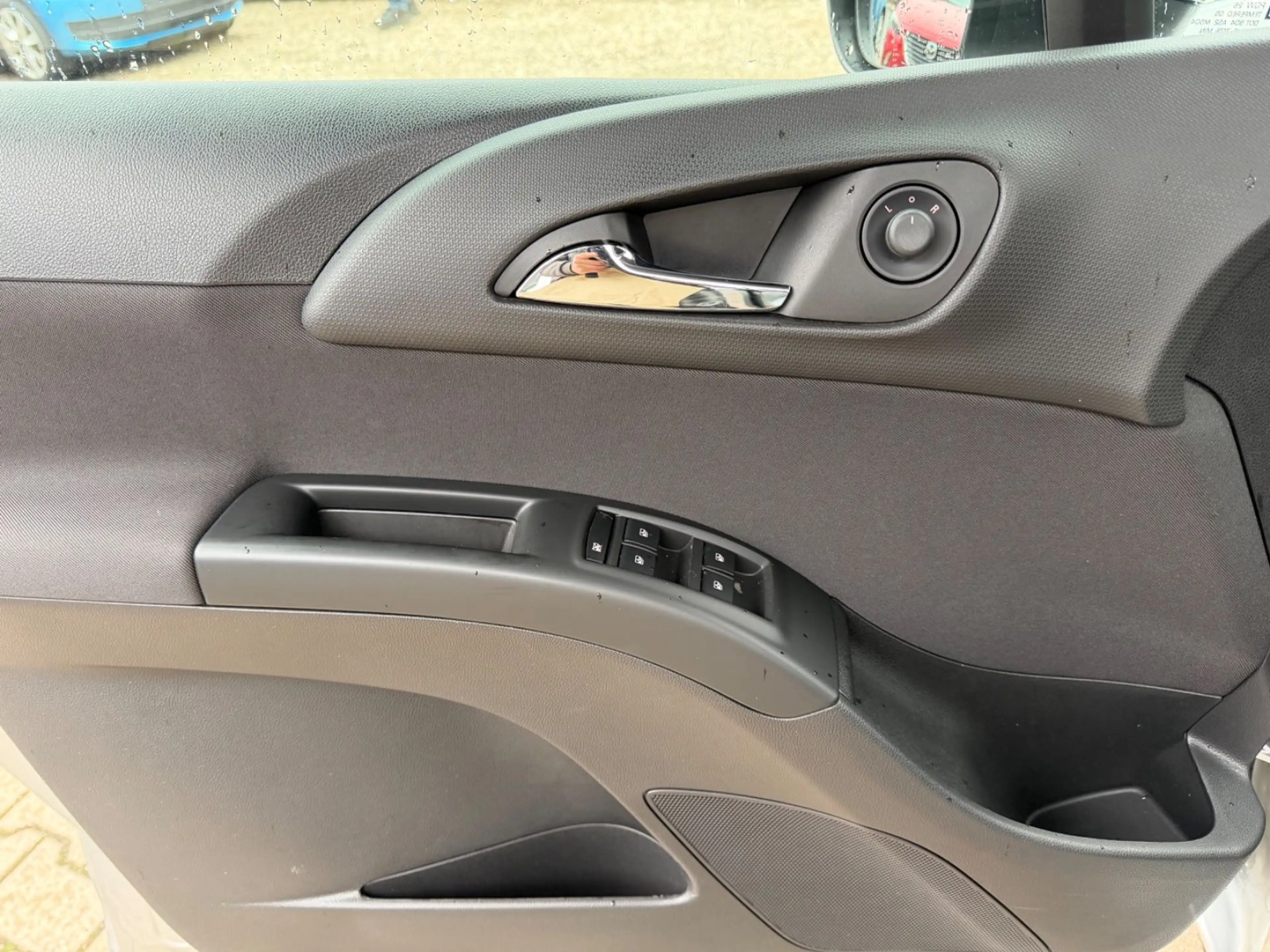 Opel Meriva B Edition — photo 11