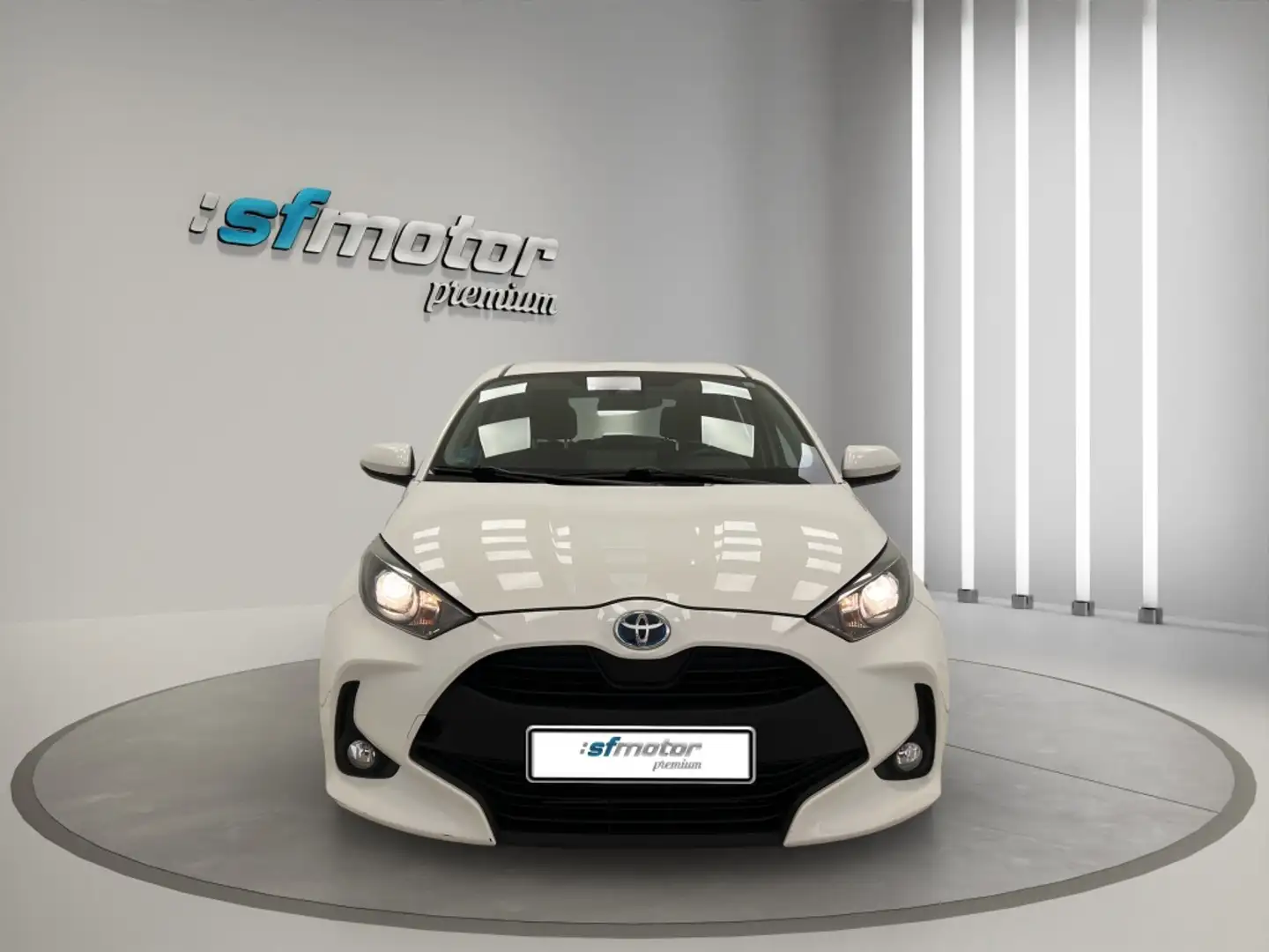 Toyota Yaris Berlina Automático de 5 Puertas Blanco - 2