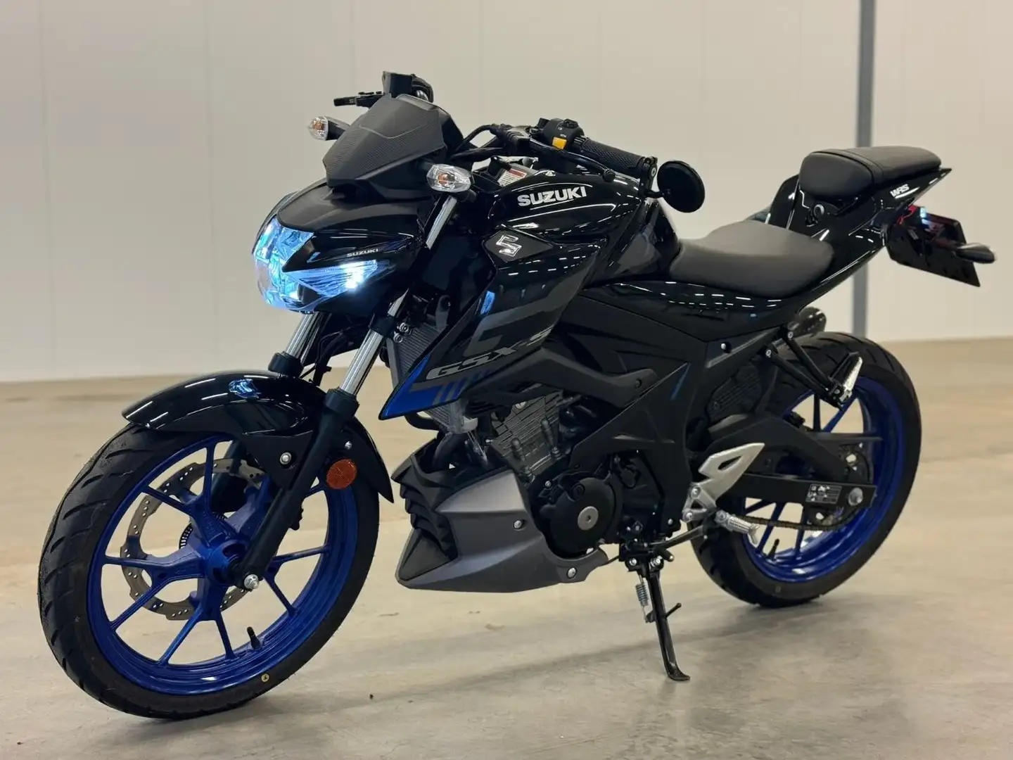 Suzuki GSX-S 125 Fekete - 2