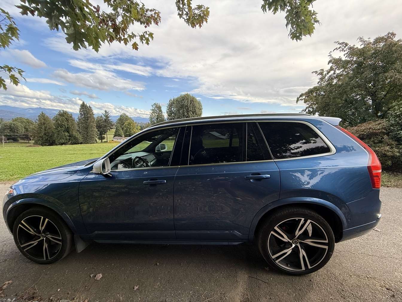 2017 Volvo XC90 AWD 5dr T6 R-Design 7-Passenger alt 2