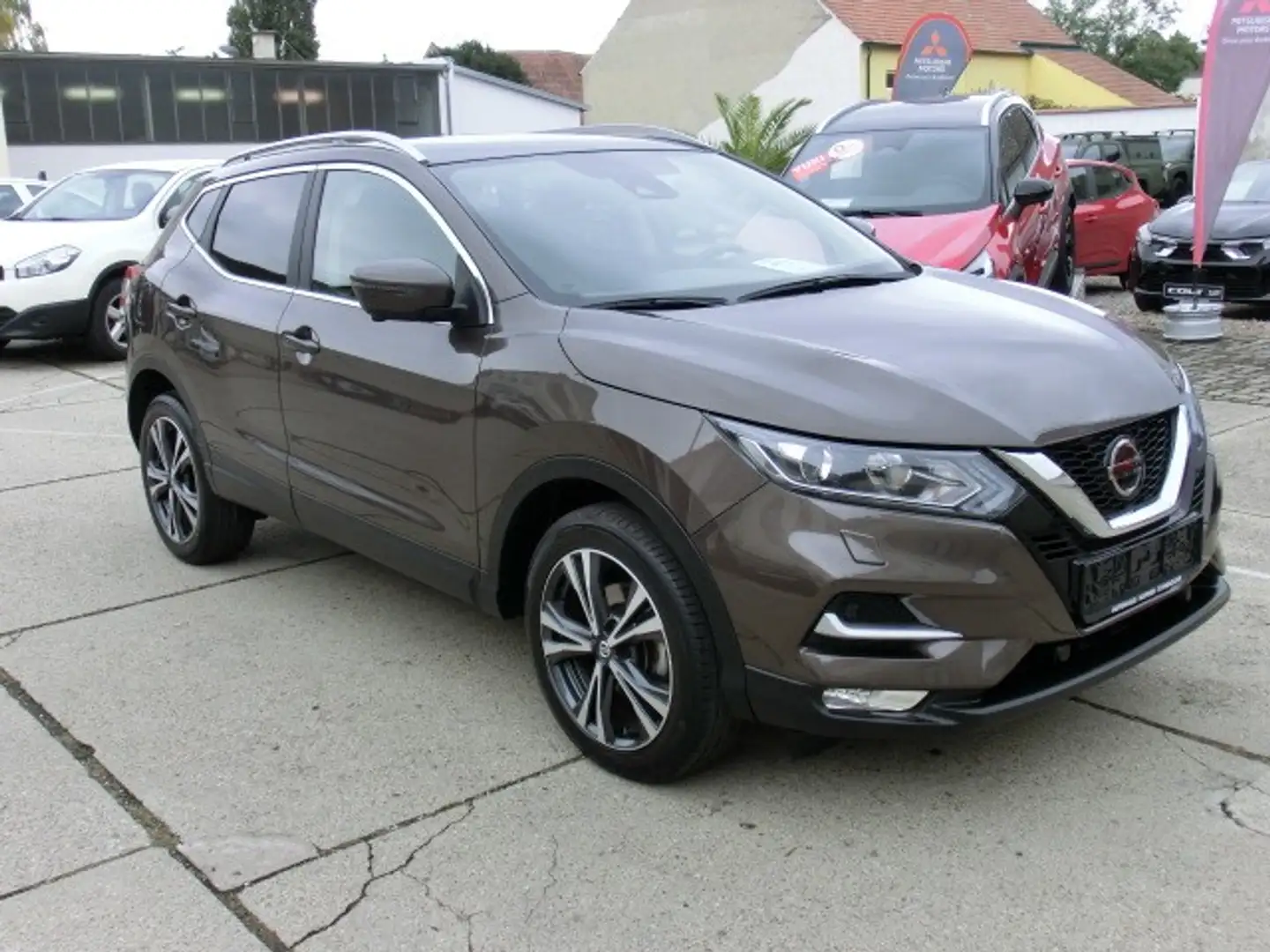 Nissan Qashqai 1,3 DIG-T N-Connecta Braun - 1