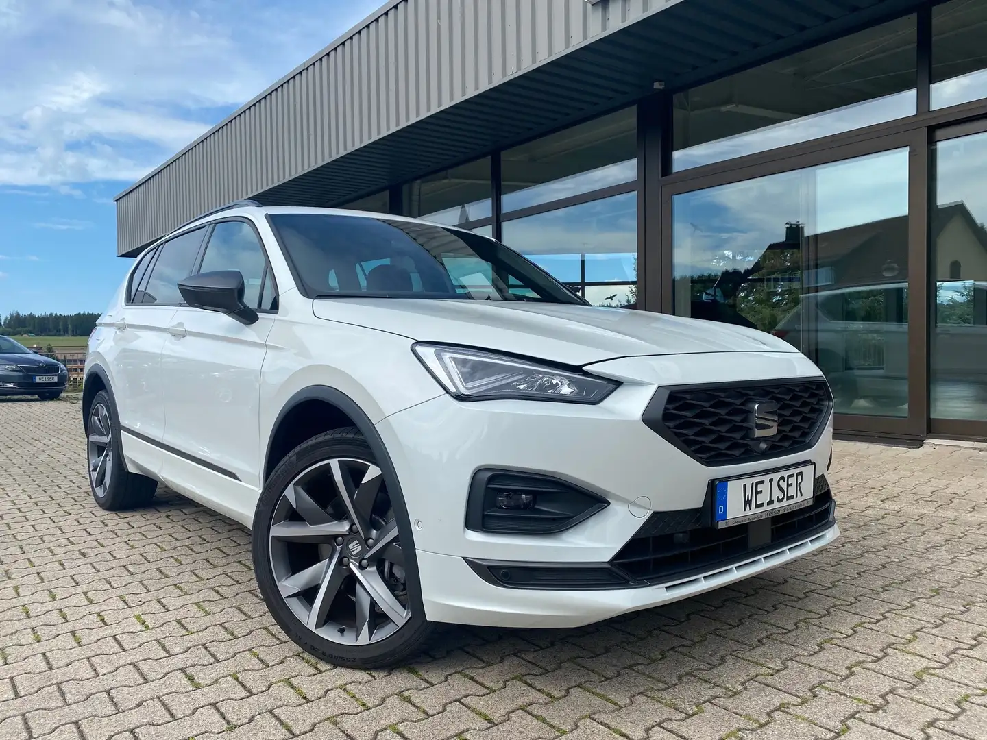 SEAT Tarraco FR 4Drive 2,0 TDI, DSG, AHK, Navi, Standh., Pano Weiß - 1