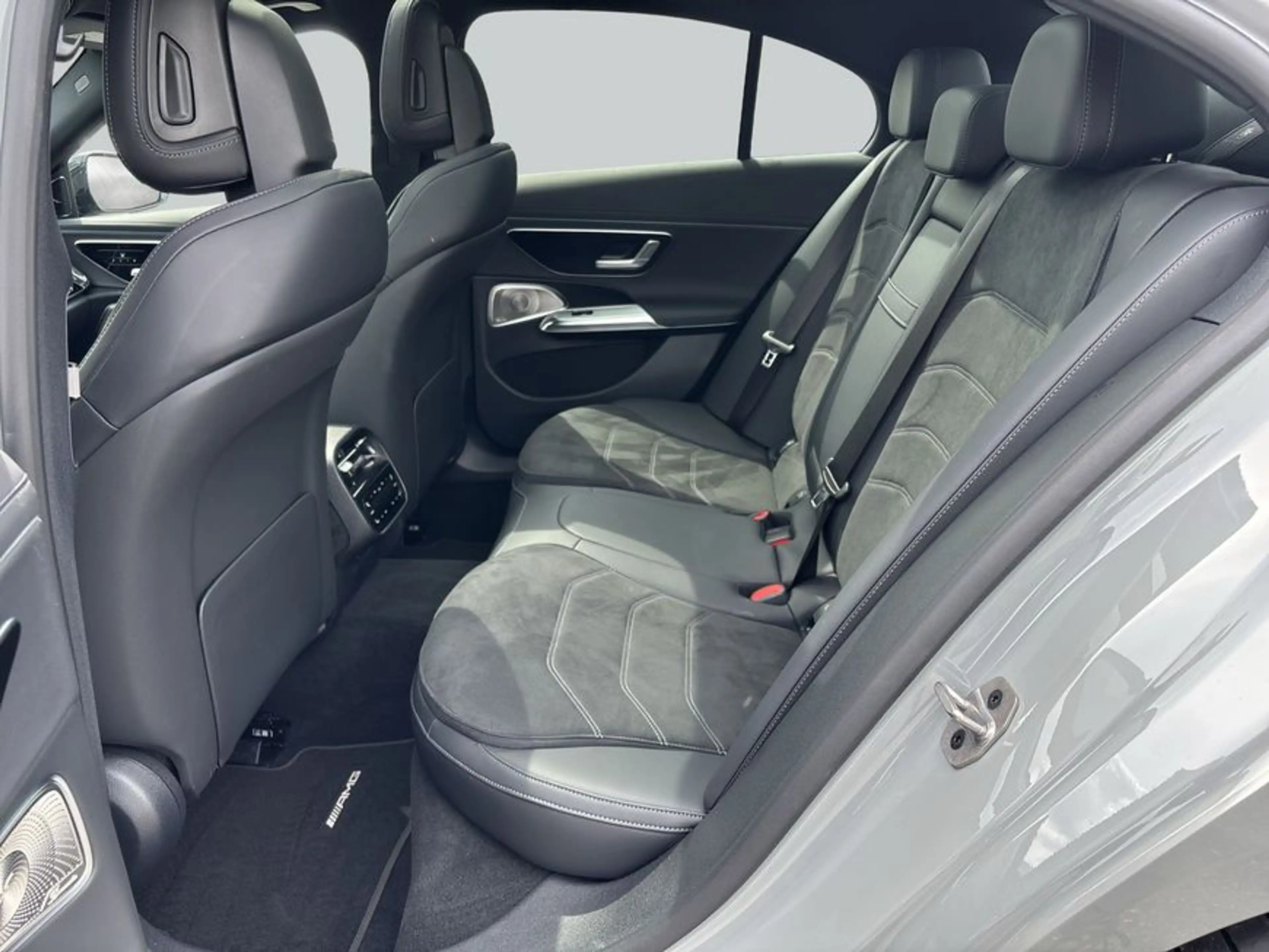Mercedes-Benz E 450 E-Klasse — photo 11