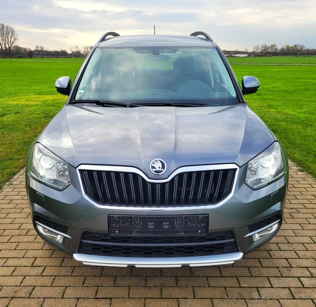Skoda Yeti Yeti 2.0 TDI 4x4 DSG Drive (+ Winterreifen) Grau - 1