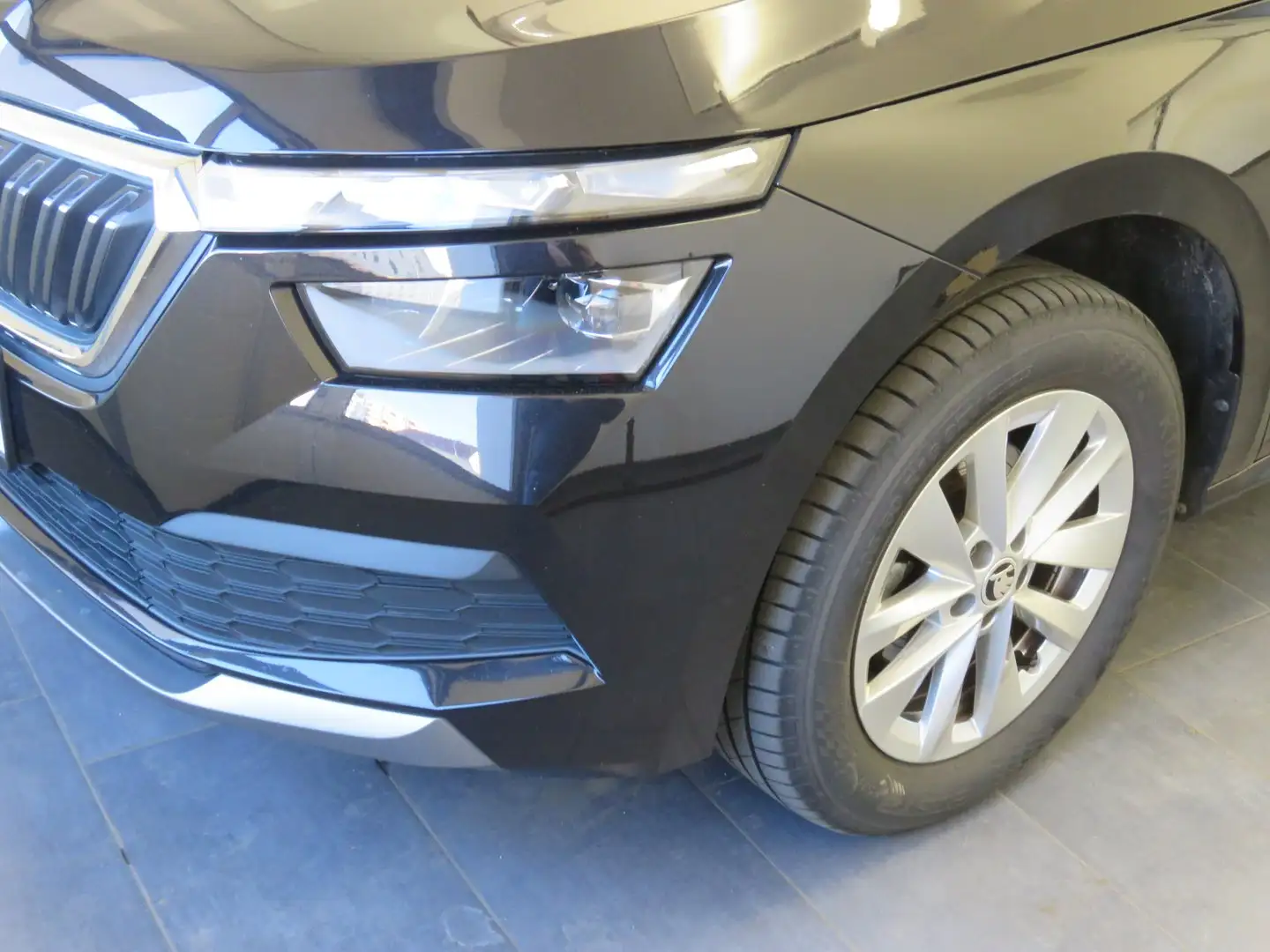 Skoda Kamiq Ambition TSI Schwarz - 2