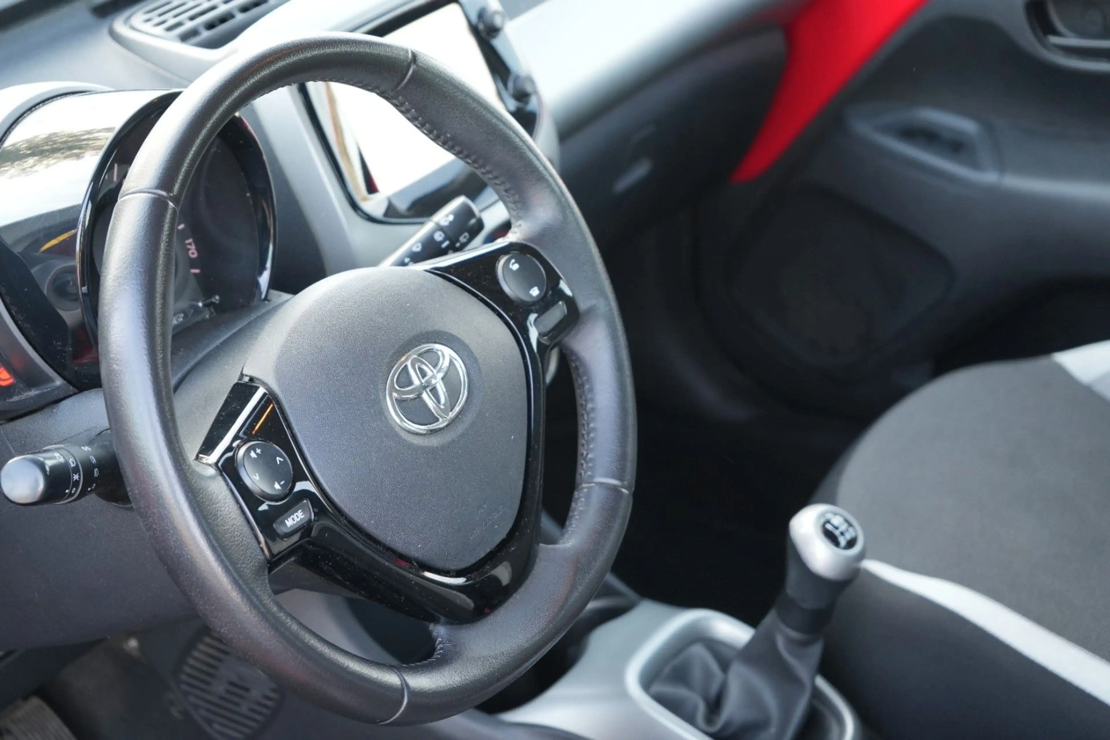Toyota Aygo 1.0 X-Play Touch 2.Hand/Gepflegt/Kamera/Tem — photo 12