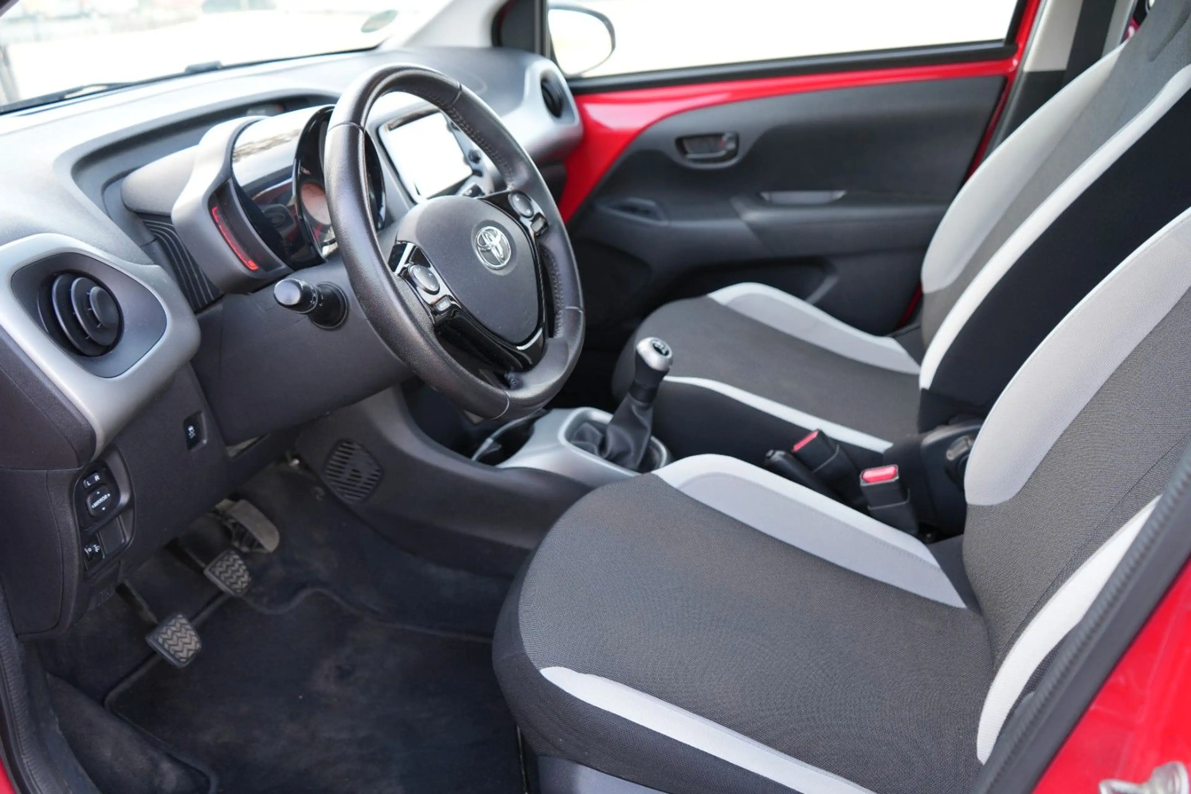 Toyota Aygo 1.0 X-Play Touch 2.Hand/Gepflegt/Kamera/Tem — photo 11