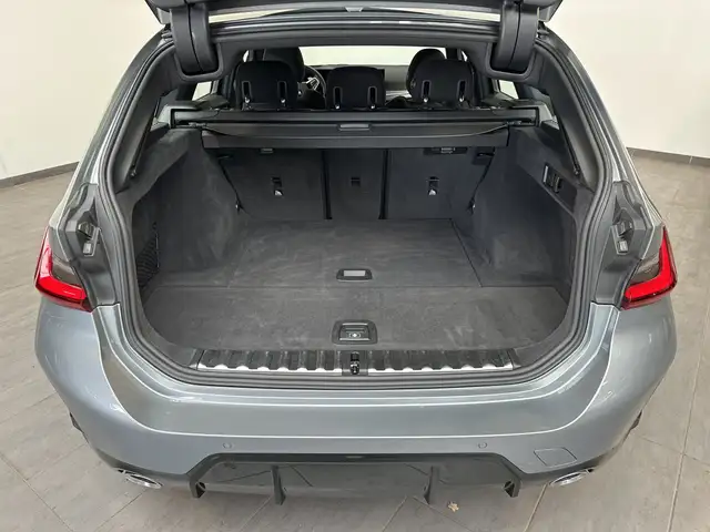 BMW 3 Series view 8