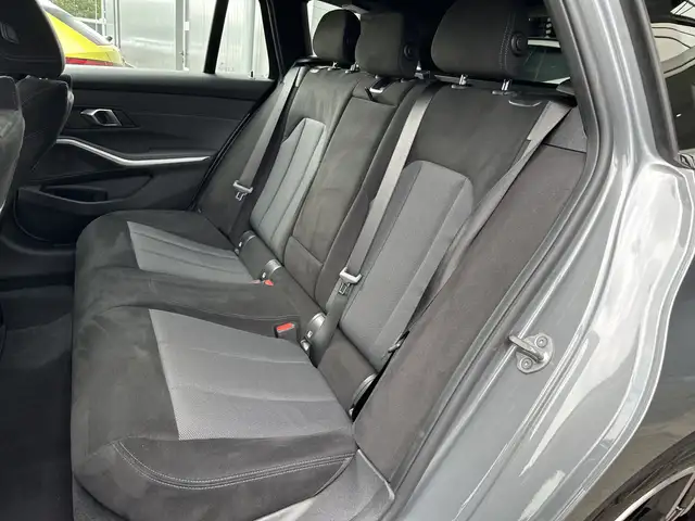 BMW 3 Series view 12