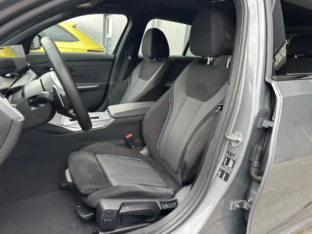 BMW 3 Series view 11