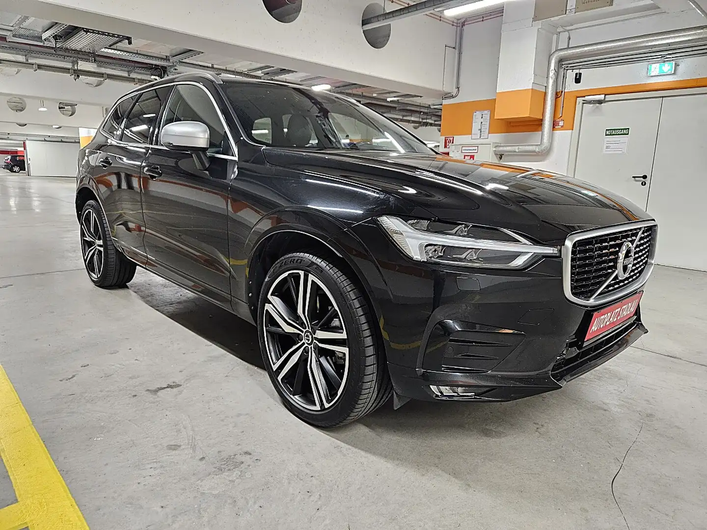 Volvo XC60 D4 R-Design Geartronic Schwarz - 2