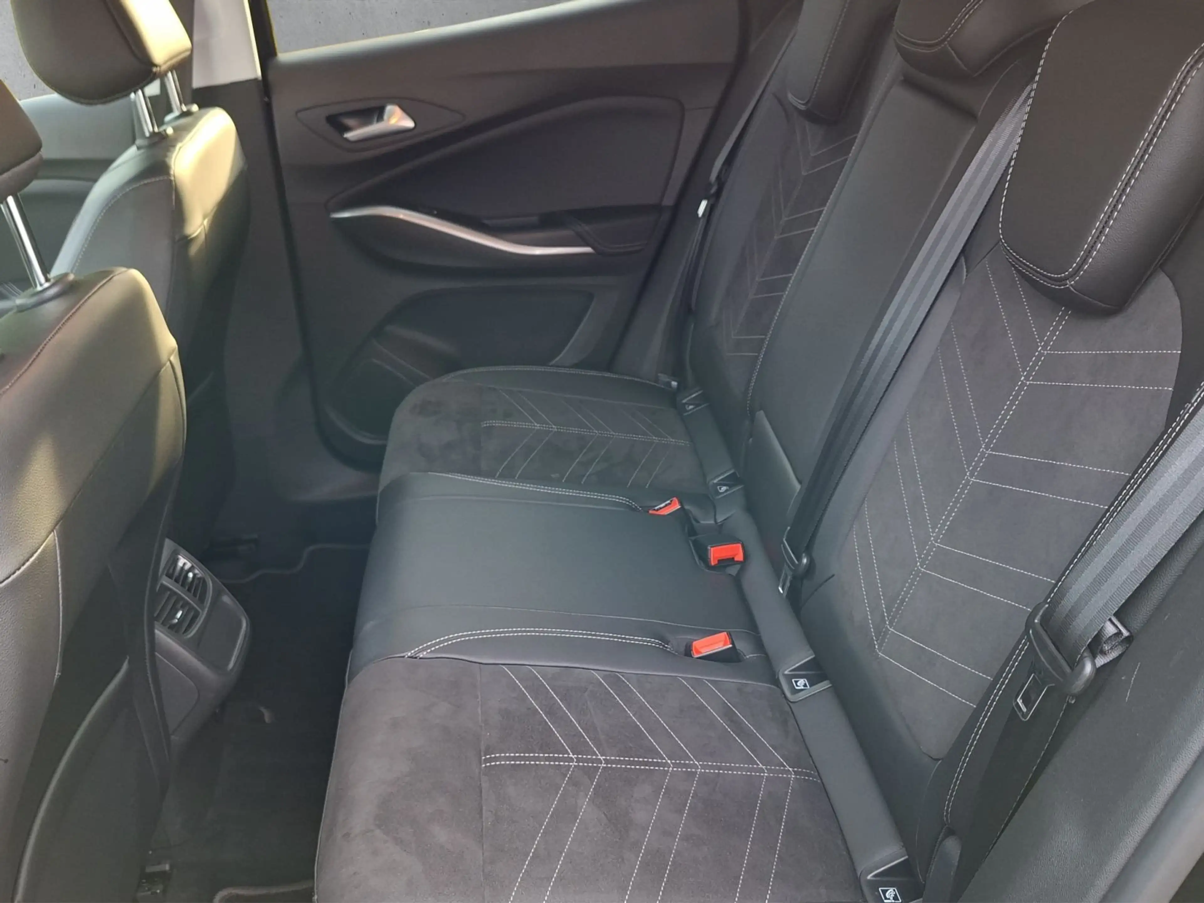 Opel Grandland 1.2 Turbo GS — photo 13