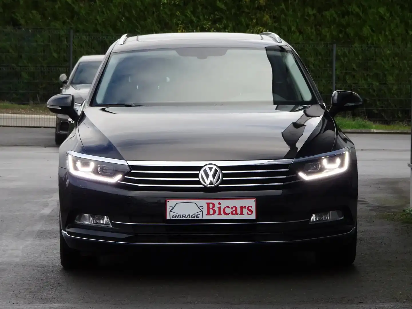 Volkswagen Passat Variant 1.6 TDi Highline DSG- AUTO + LED Toit PANO GPS CUI Nero - 2
